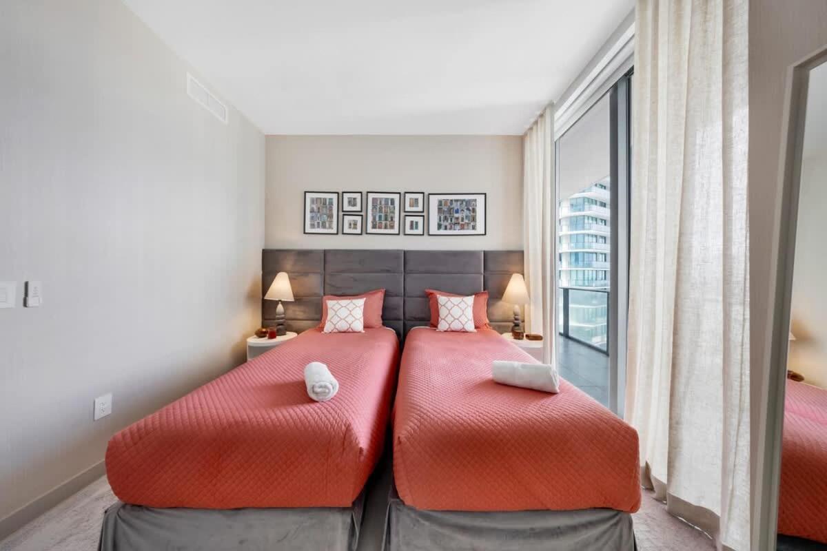 Skyline & Waterfront Views In A Luxe 3br Casa vacanze Miami