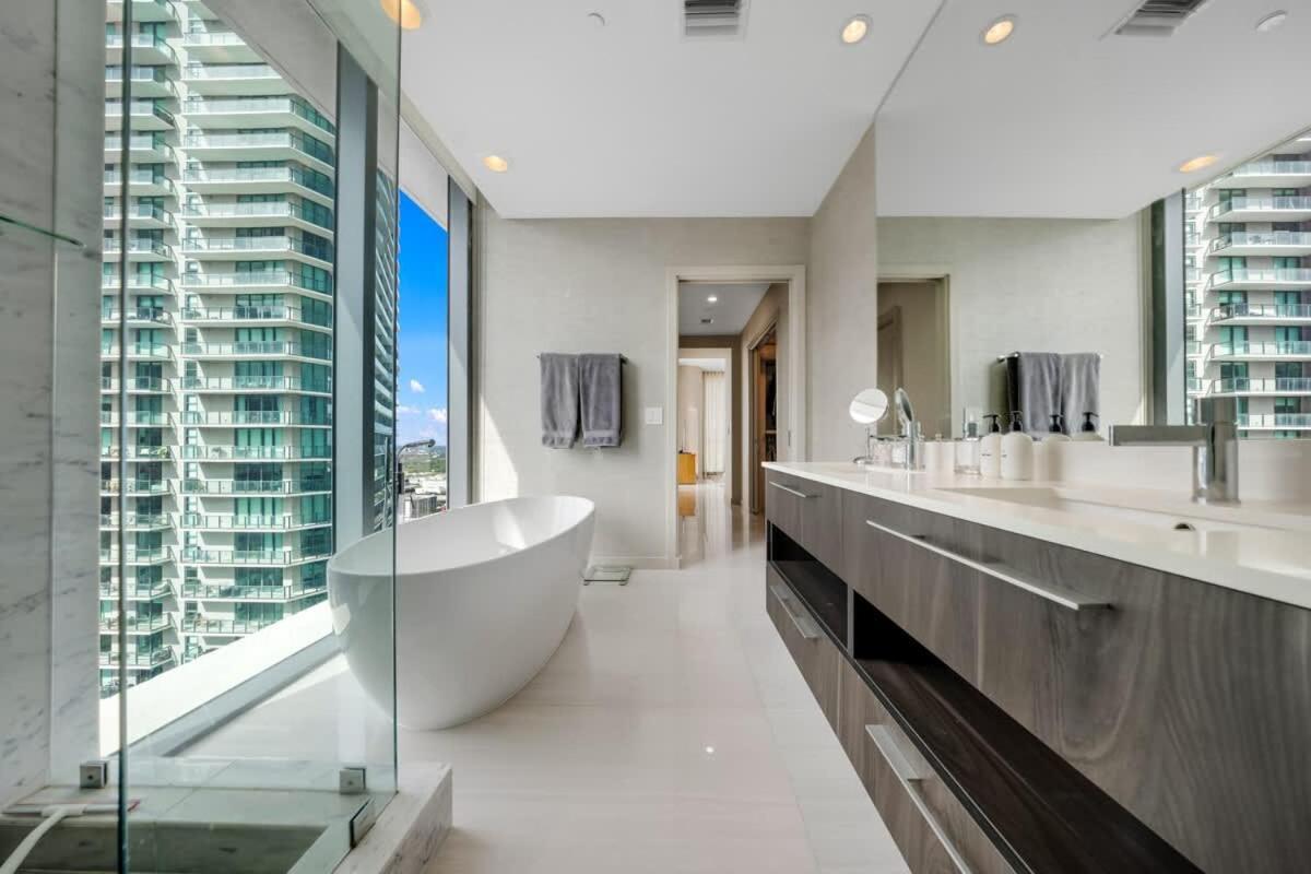 Casa vacanze Skyline & Waterfront Views In A Luxe 3br *