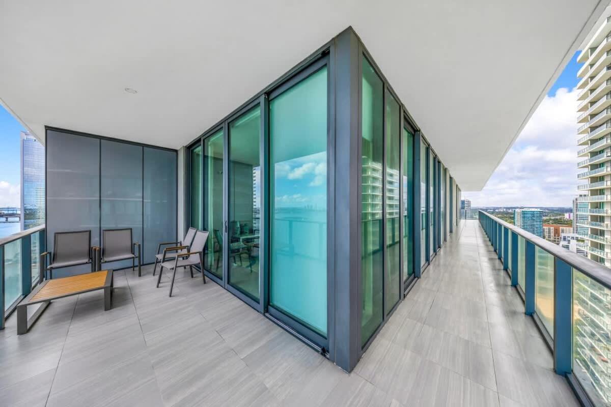 Skyline & Waterfront Views In A Luxe 3br Casa vacanze