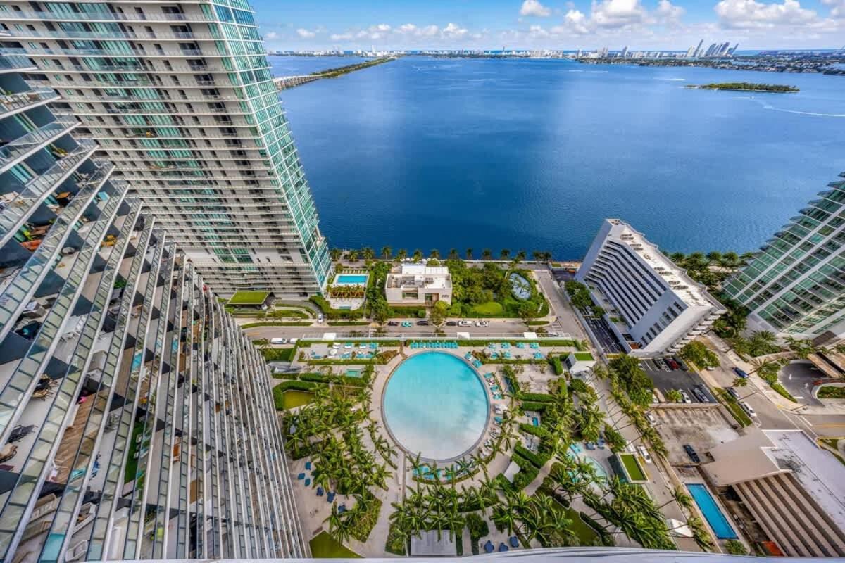Skyline & Waterfront Views In A Luxe 3br Casa vacanze Miami
