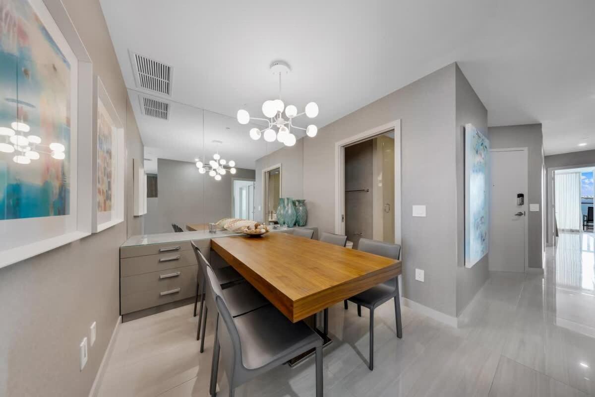 Casa vacanze Skyline & Waterfront Views In A Luxe 3br Miami