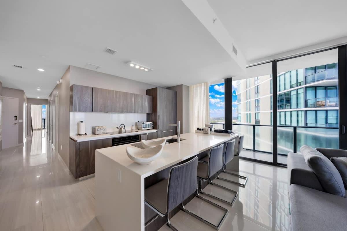 Casa vacanze Skyline & Waterfront Views In A Luxe 3br Miami